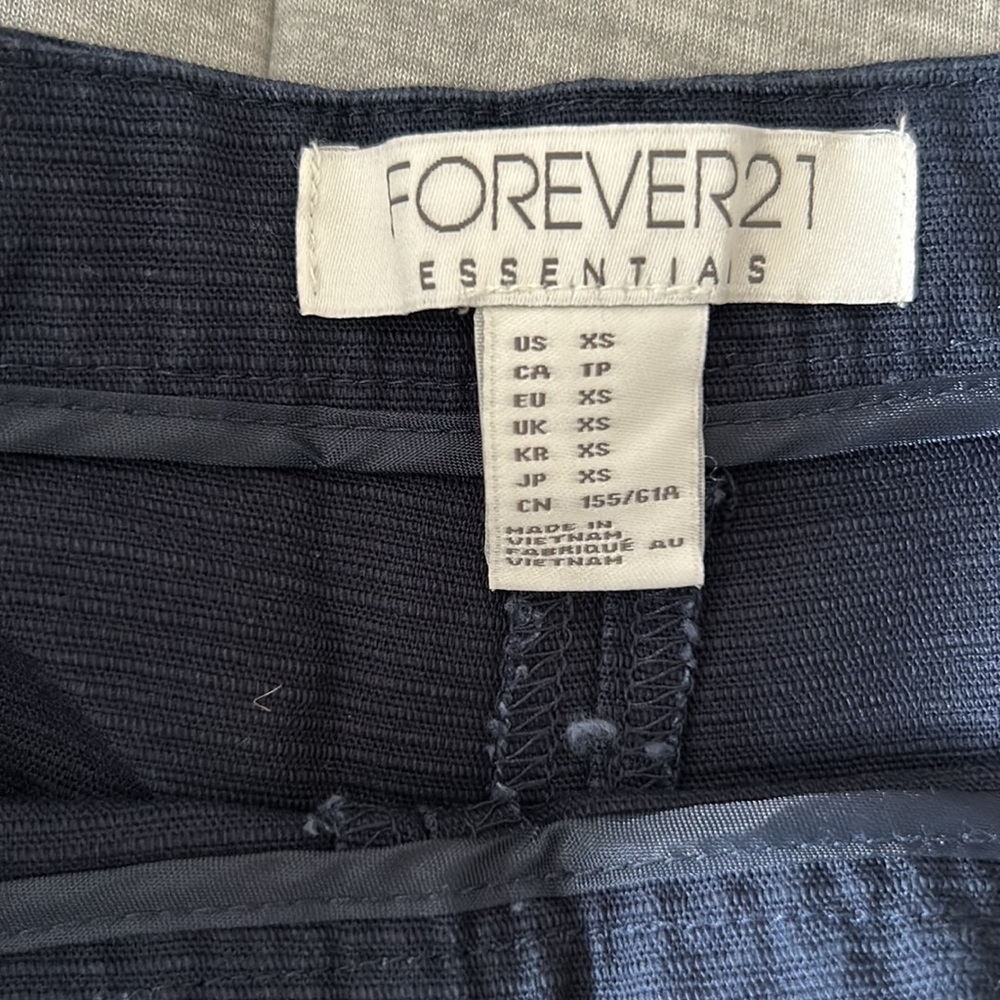 Shorts - Picture 2 of 4